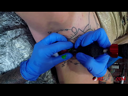 ❤️ Uiters getatoeëerde hottie Sully Savage het 'n tatoeëermerk op haar klitoris gekry ☑ Seksvideo by ons af.dreamlandpassionjourney.ru ️❤